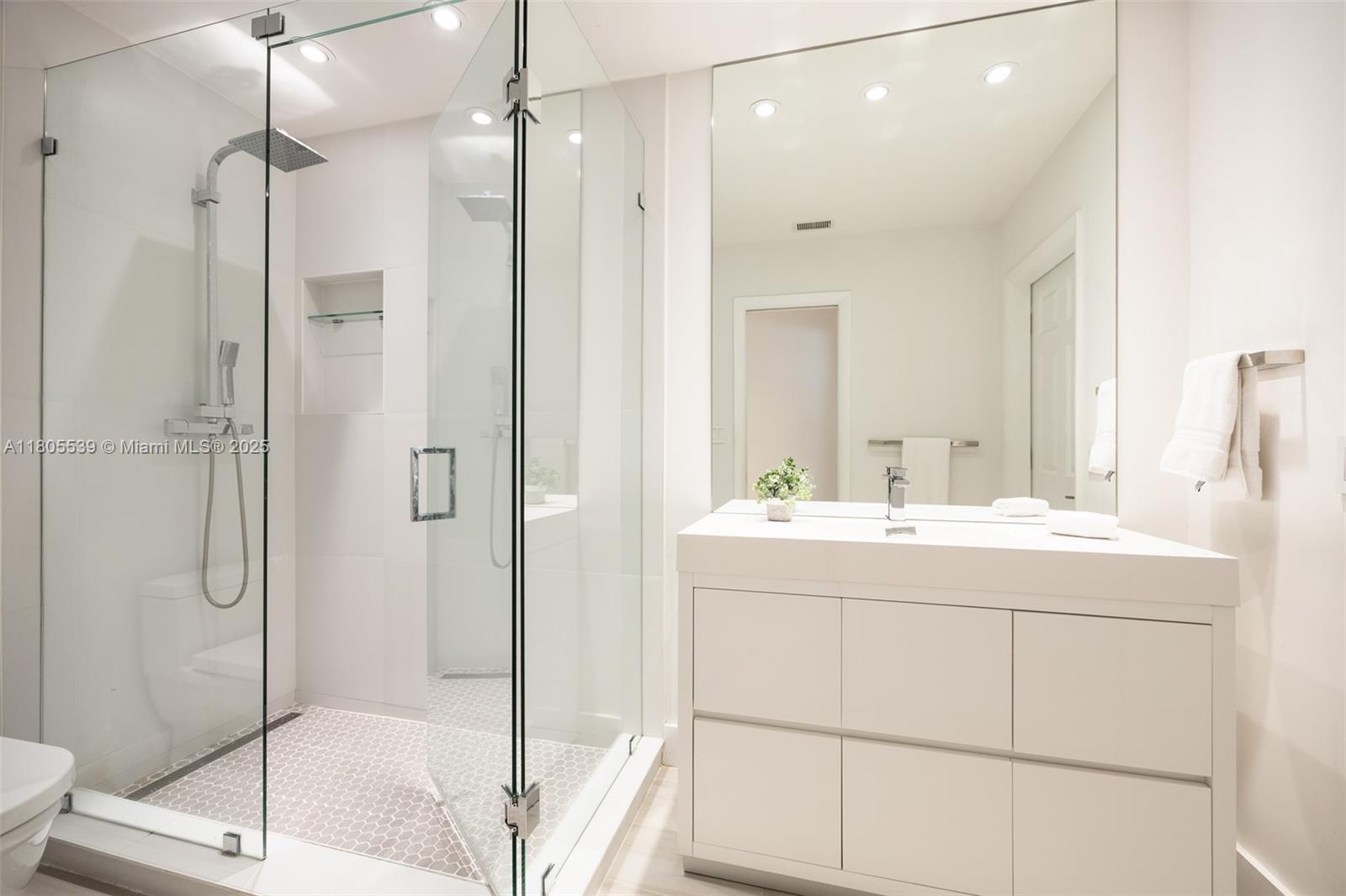 COCOPLUM SEC 1 - Residential Lease