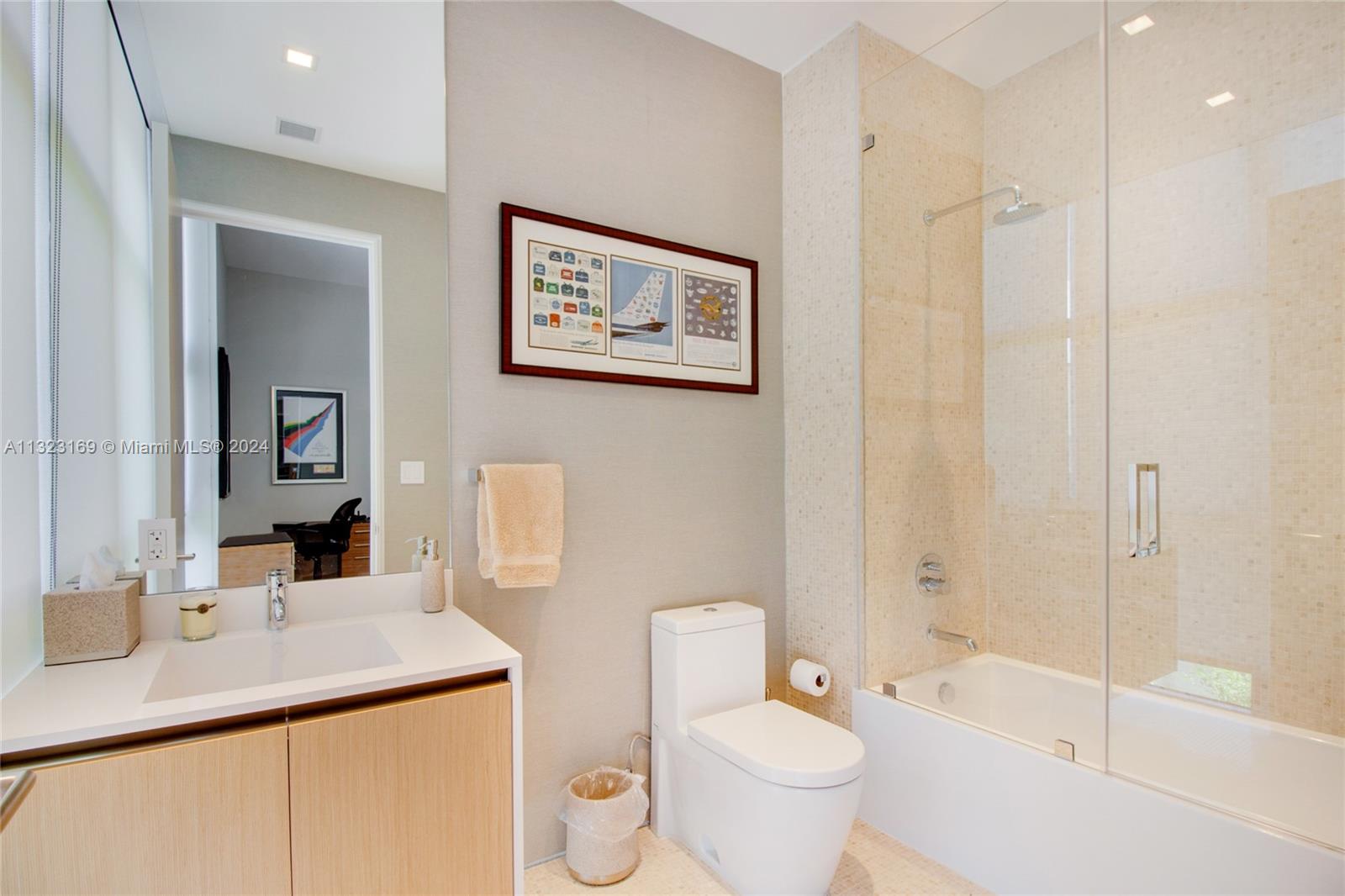 LOUVER HOUSE CONDO - Residential
