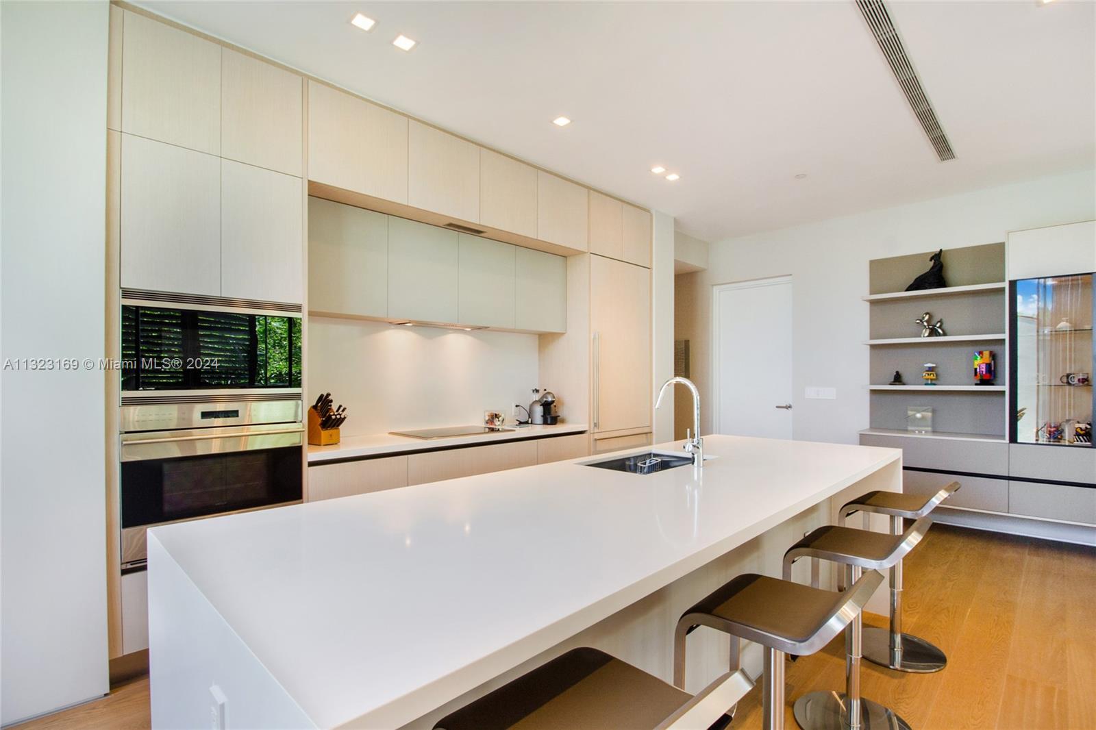 LOUVER HOUSE CONDO - Residential