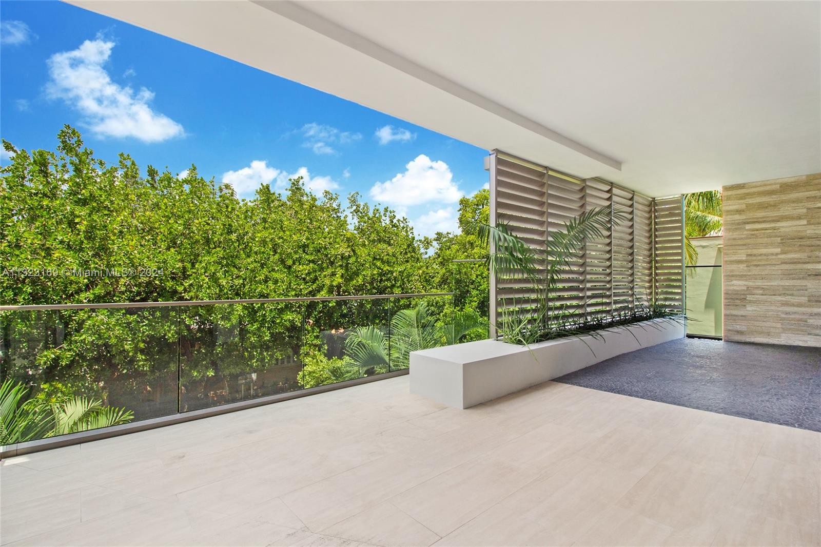 LOUVER HOUSE CONDO - Residential
