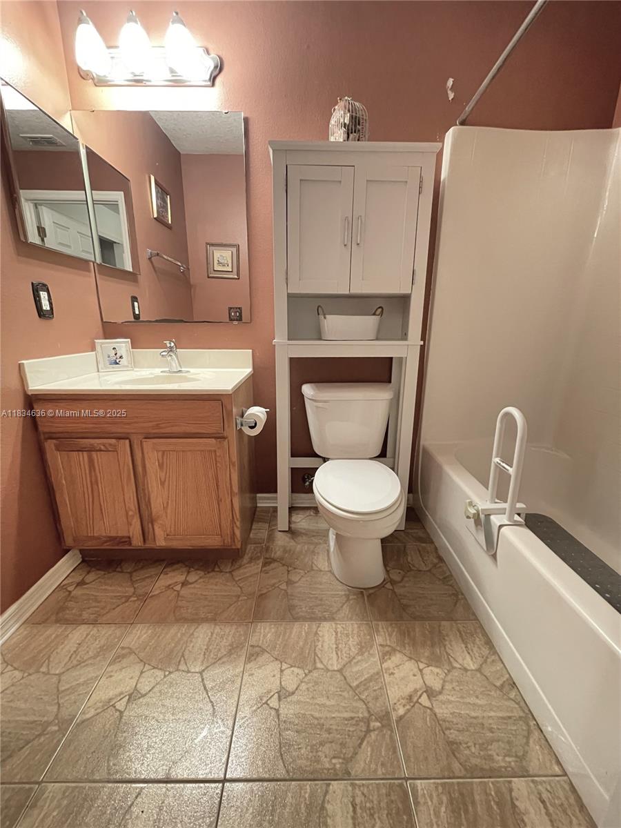 VERO LAKE ESTATES UNIT N - Residential