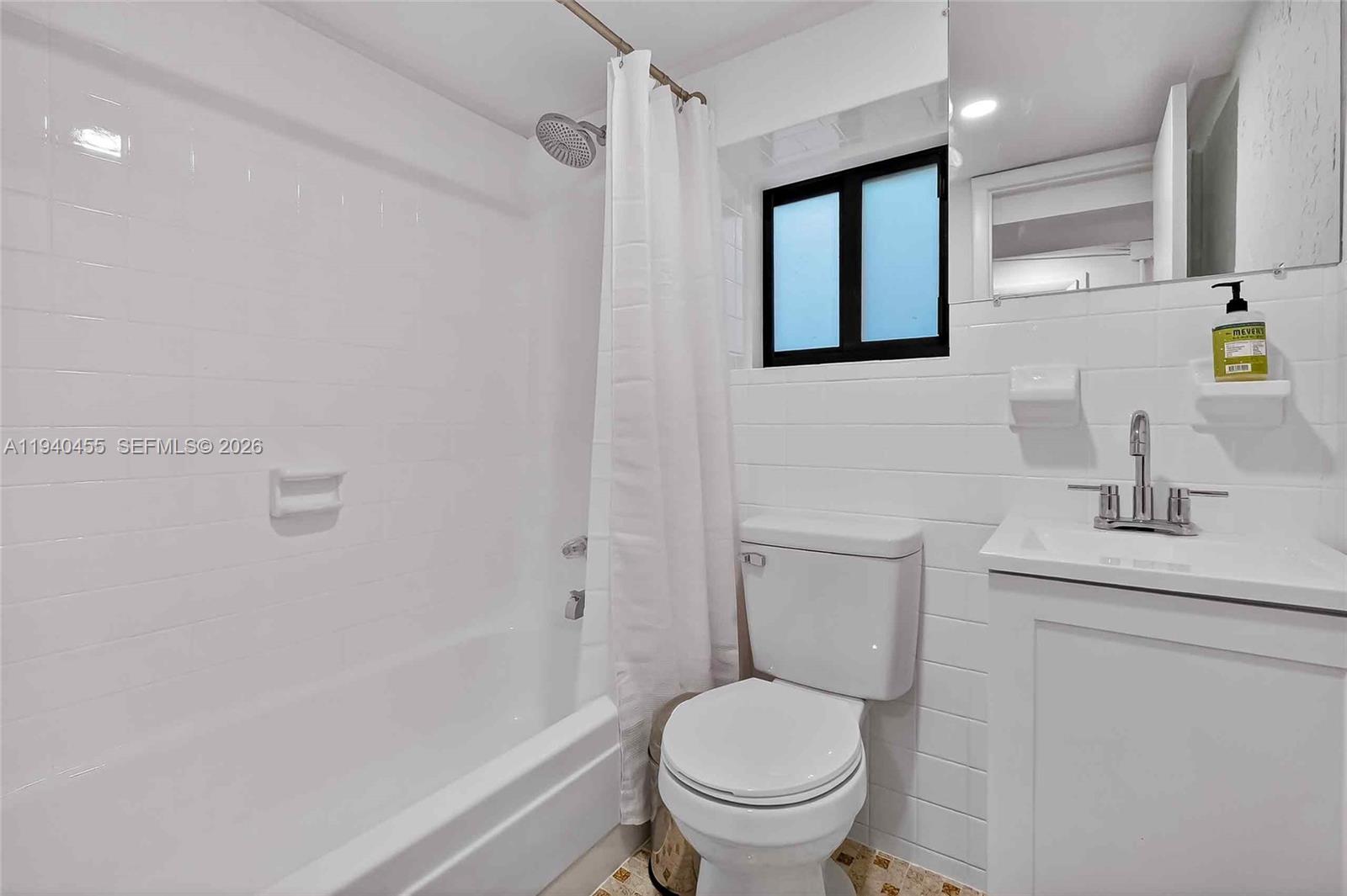 HOLLEMAN PARK - Residential Income