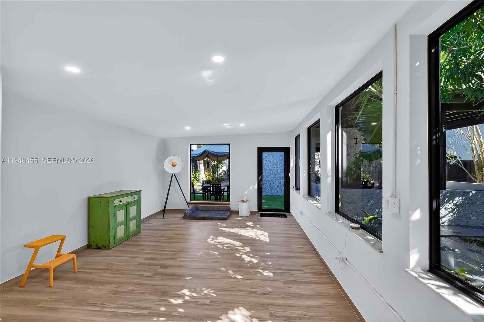 HOLLEMAN PARK - Residential Income