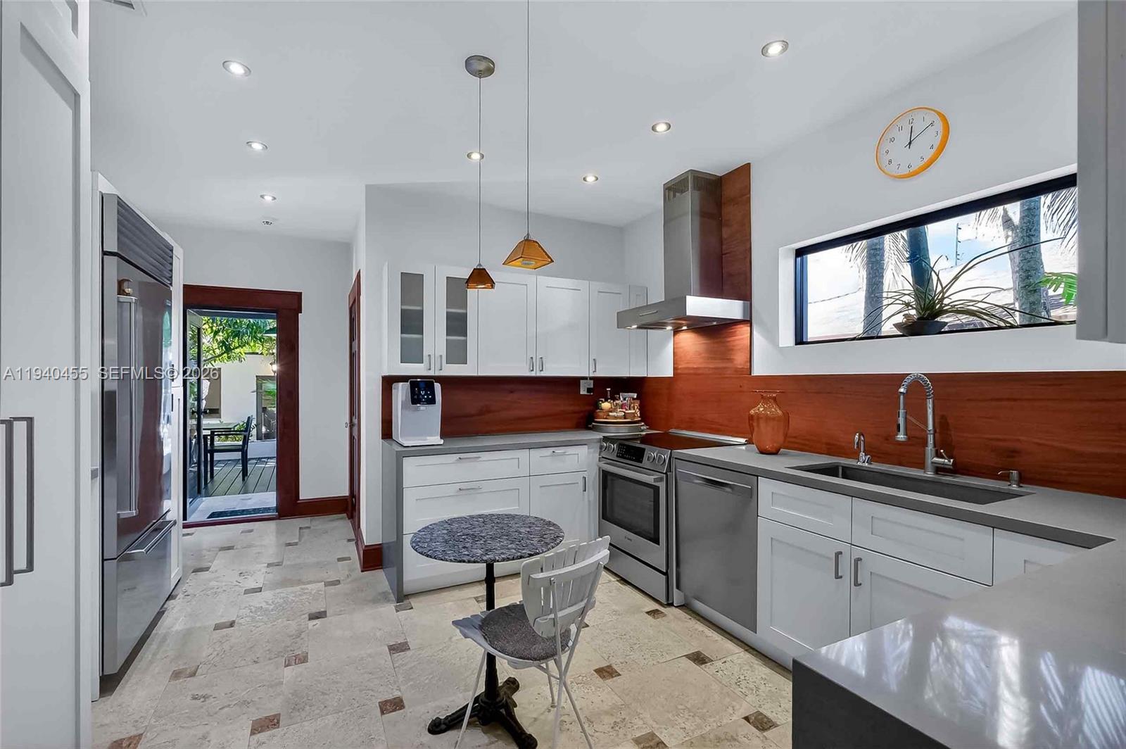 HOLLEMAN PARK - Residential Income