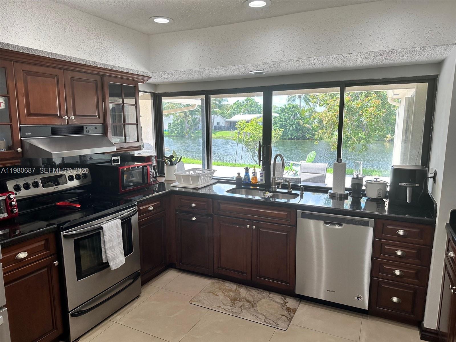 NOB HILL ESTATES 2 SEC - Residential Lease