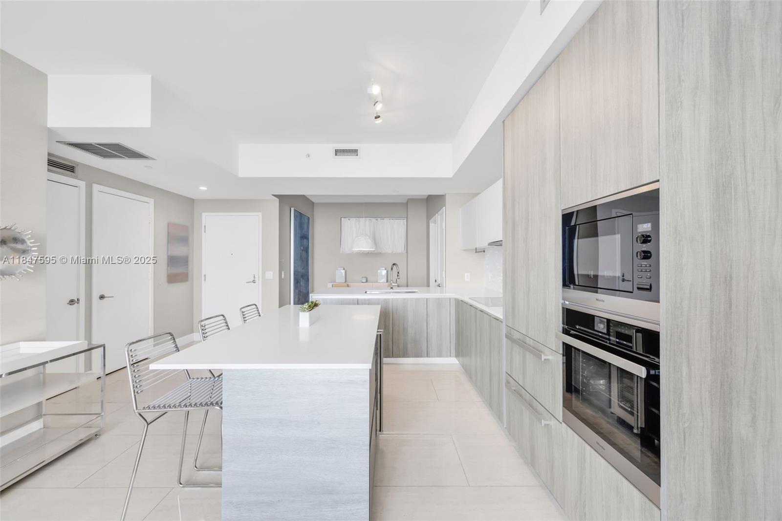 BISCAYNE BEACH CONDO - Residential