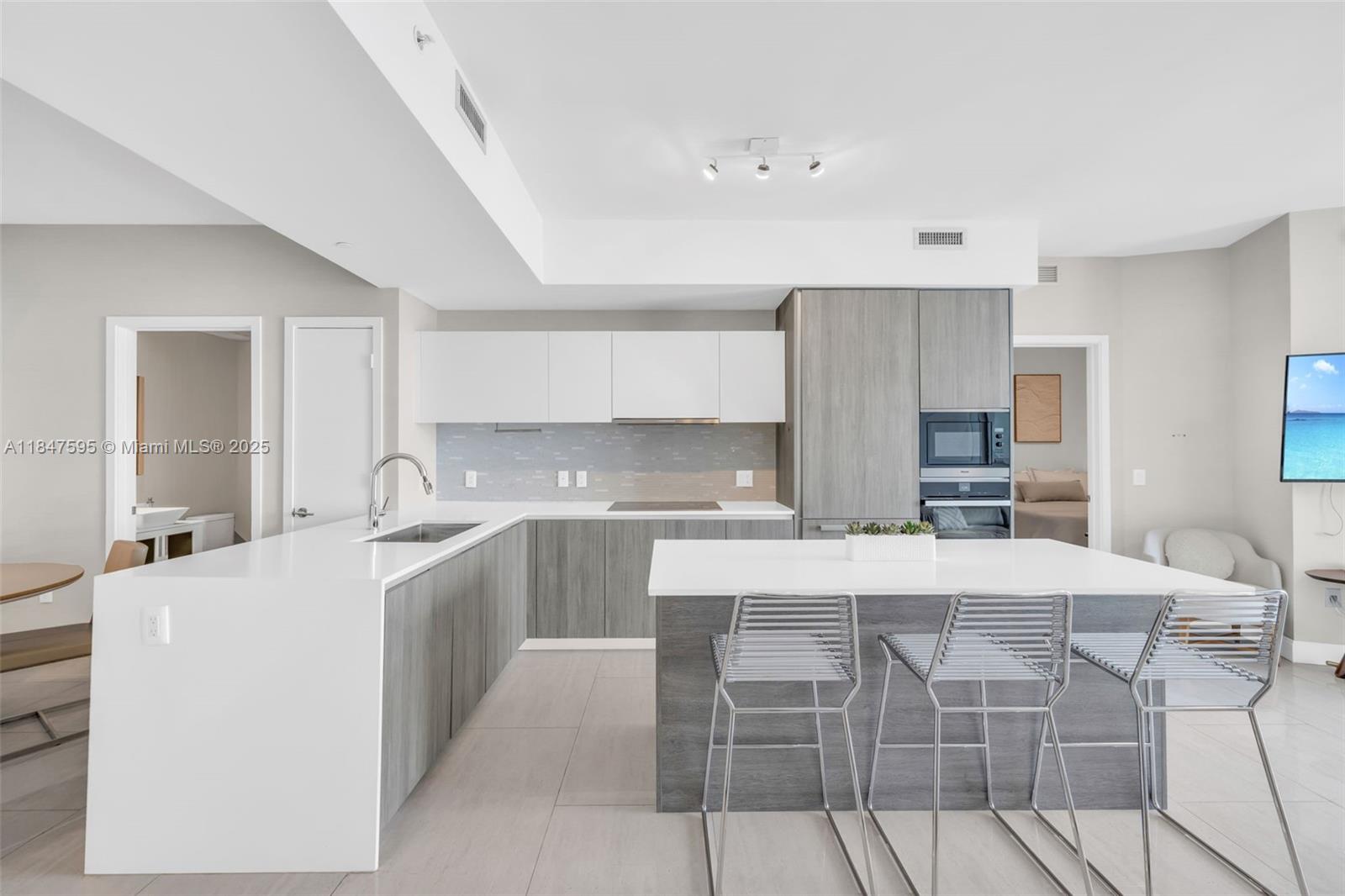 2900 NE 7th Ave 2103