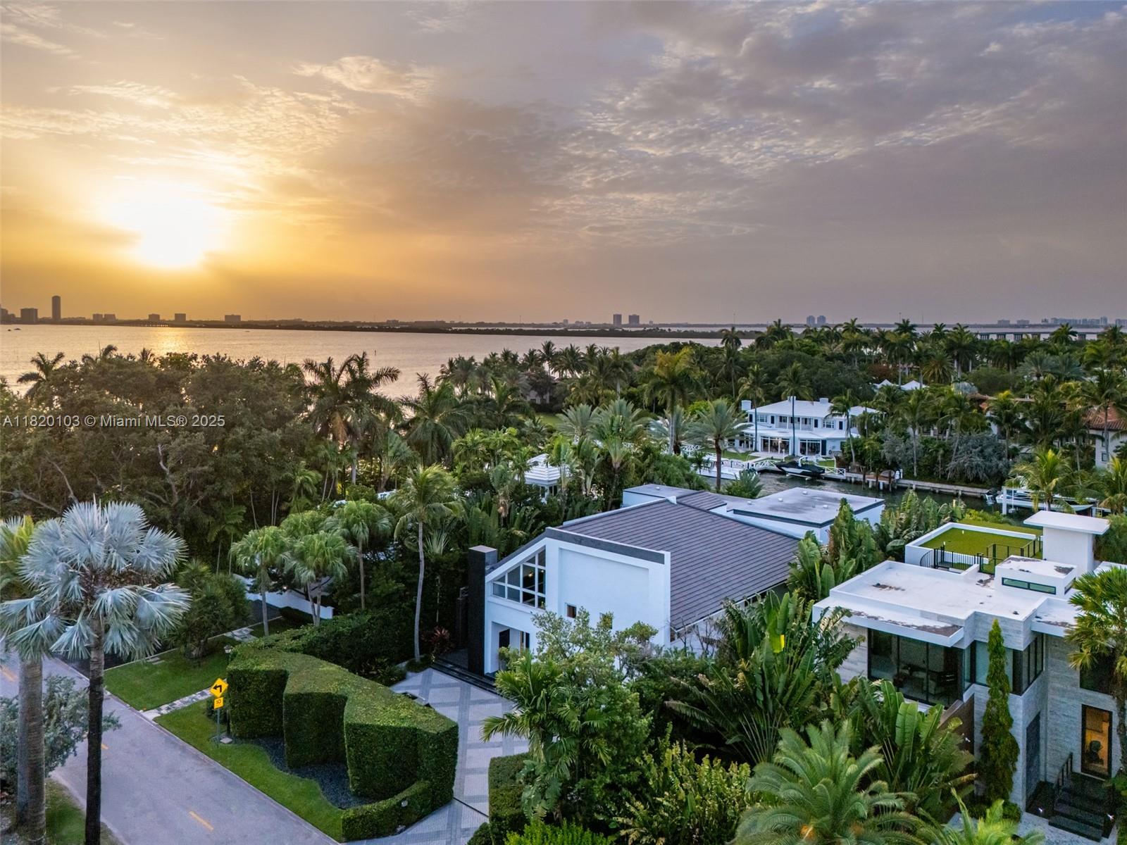 SUNSET ISLANDS-ISLAND NO - Residential