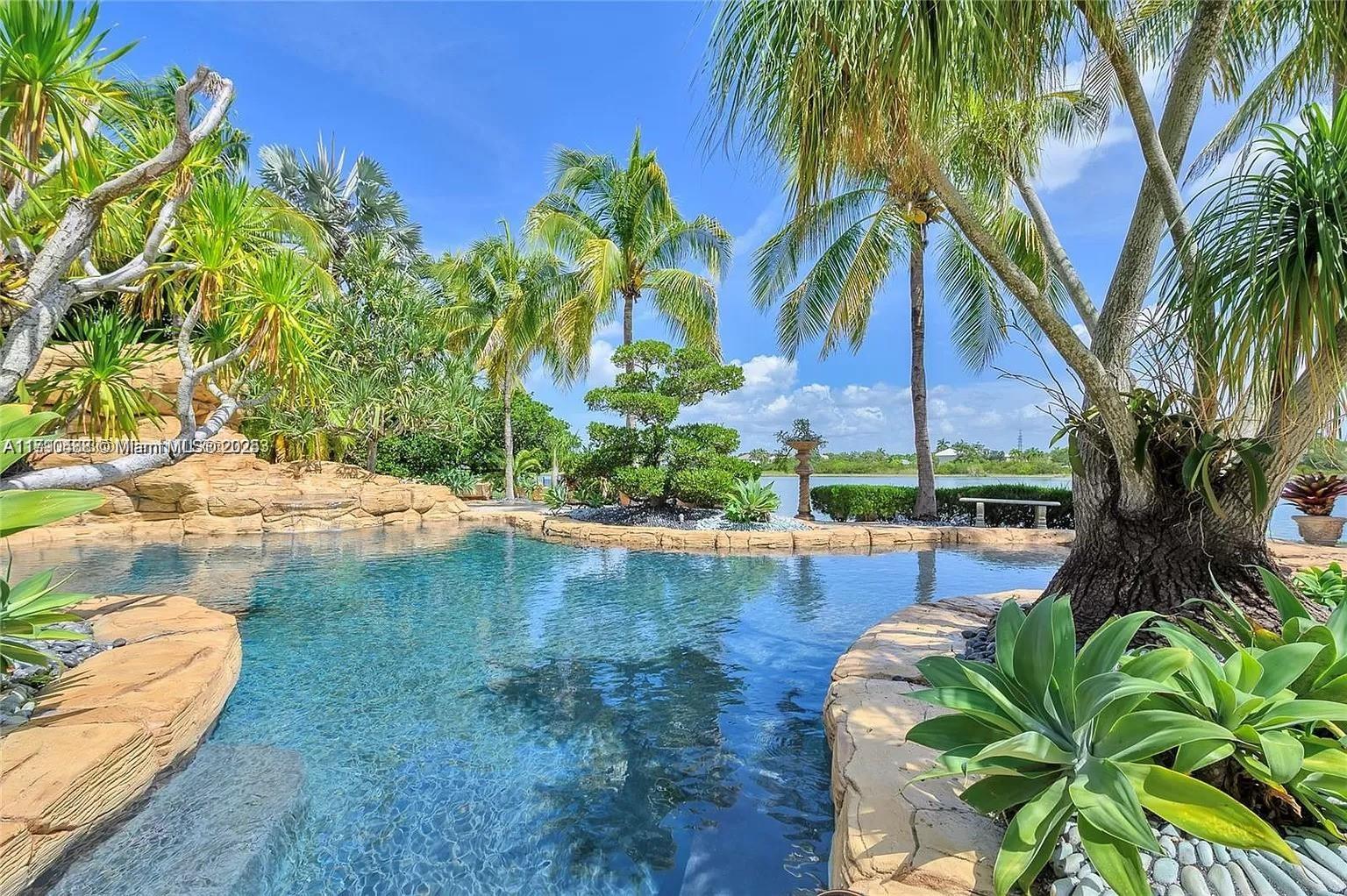 SESSA EIGHT - Residential