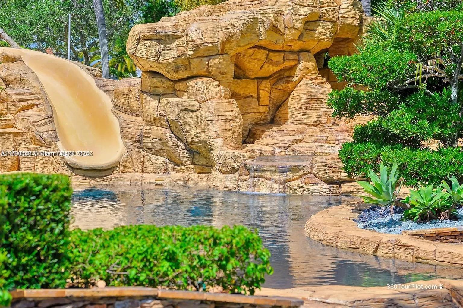 SESSA EIGHT - Residential