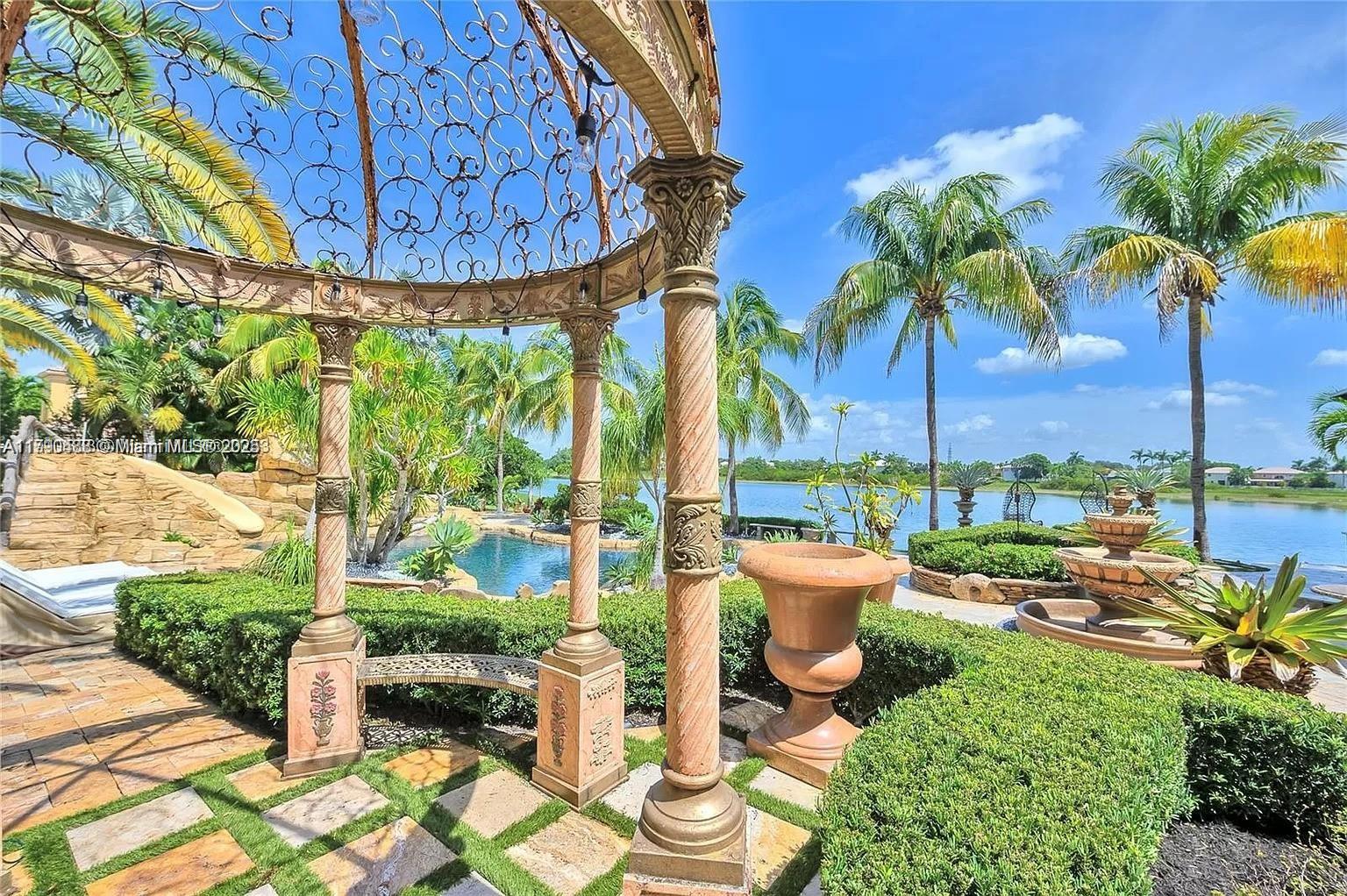 SESSA EIGHT - Residential