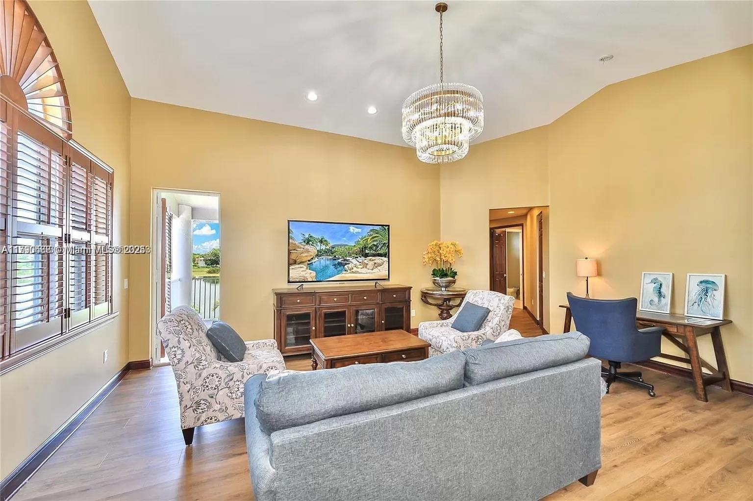 SESSA EIGHT - Residential