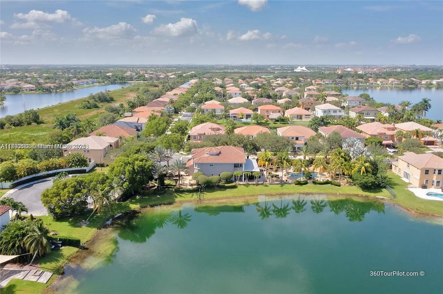 SESSA EIGHT - Residential