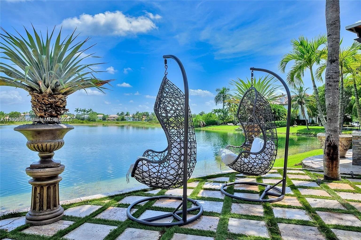 SESSA EIGHT - Residential