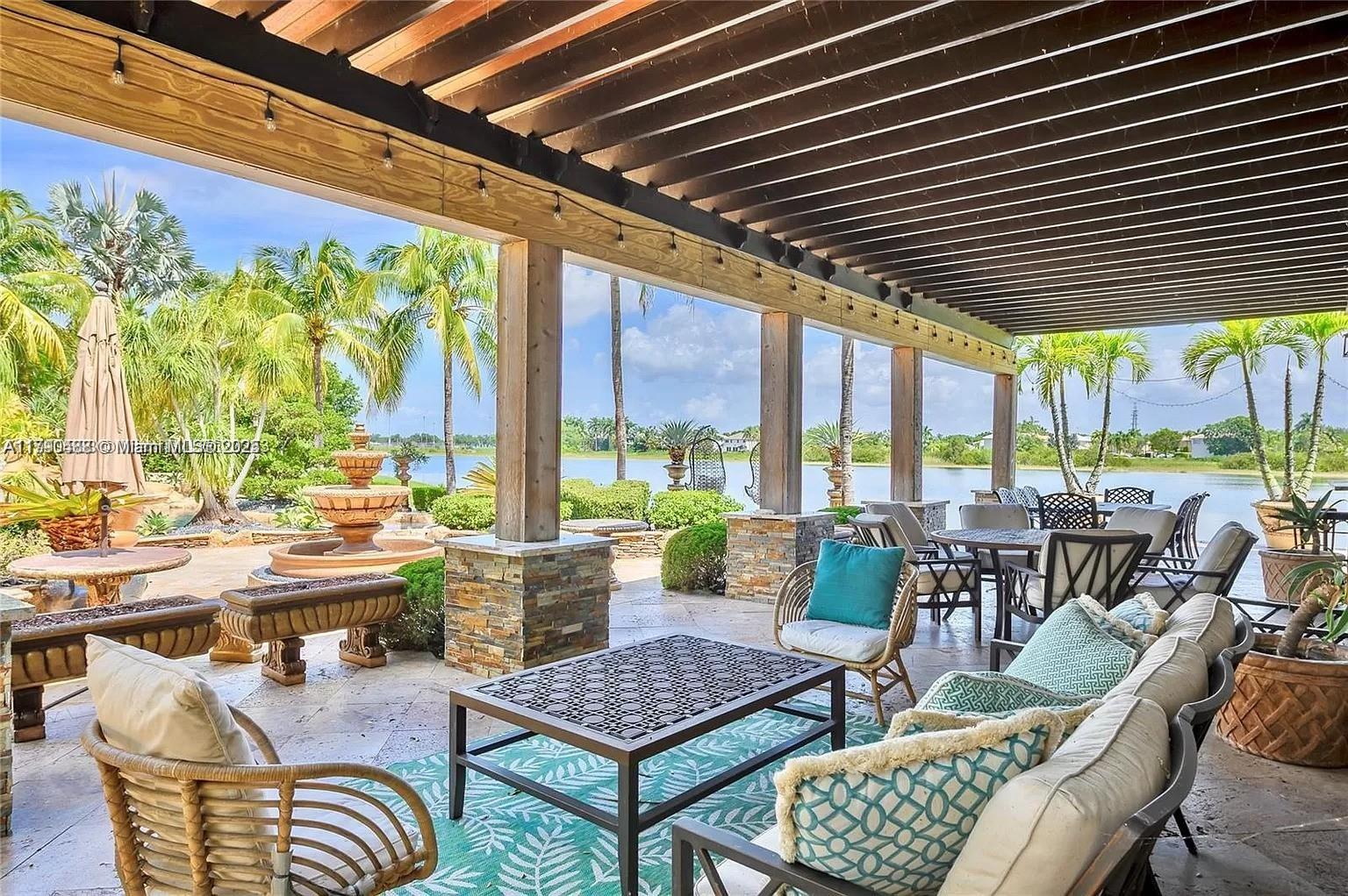 SESSA EIGHT - Residential