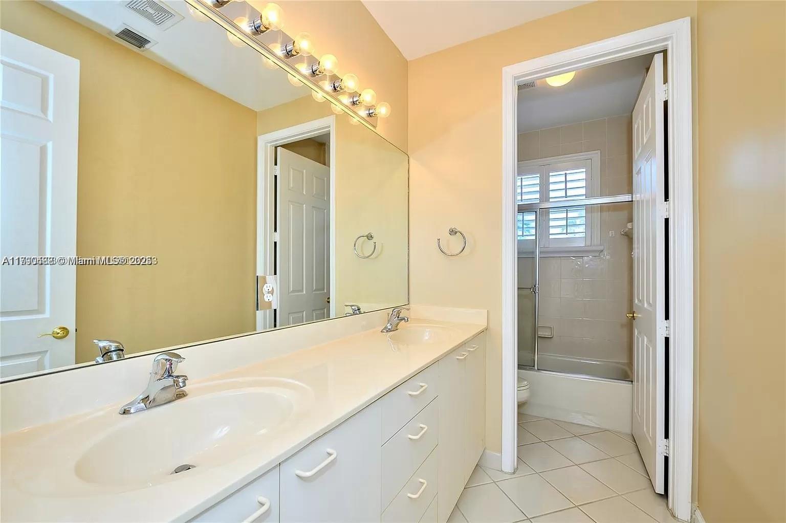 SESSA EIGHT - Residential