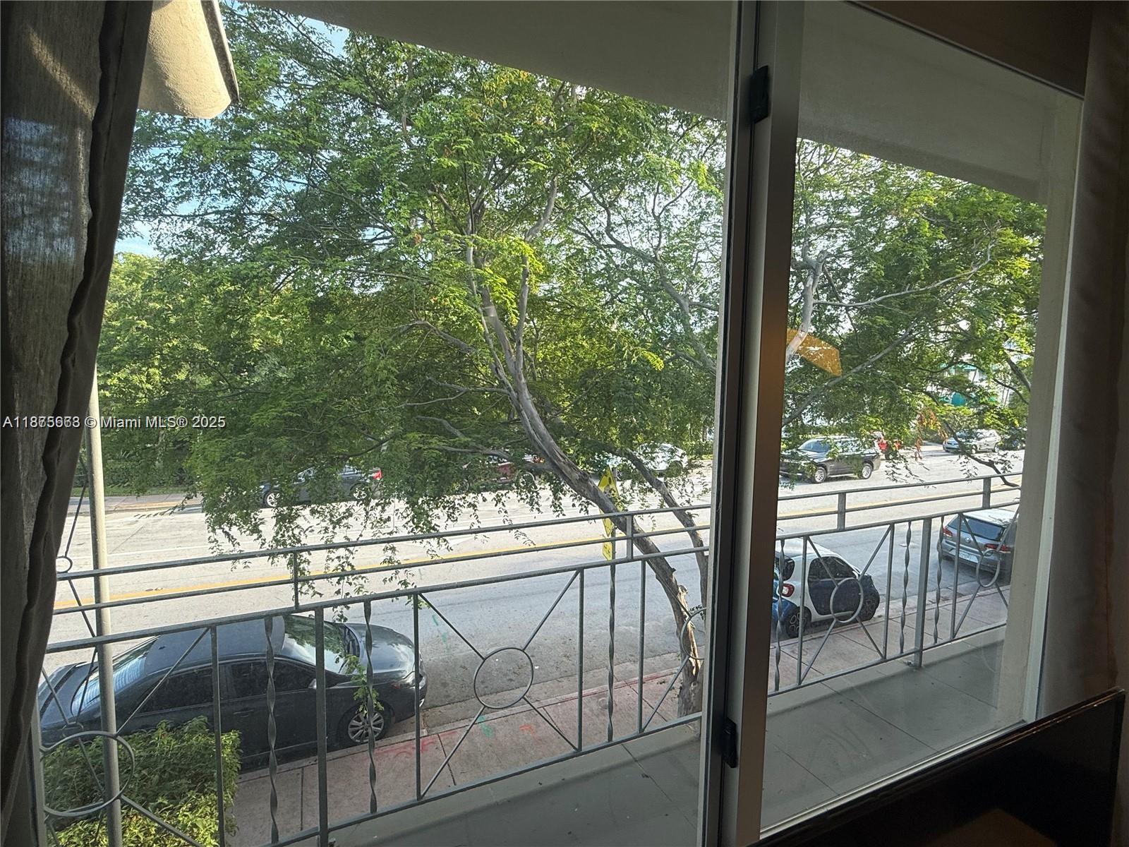 ELISA CONDO - Residential