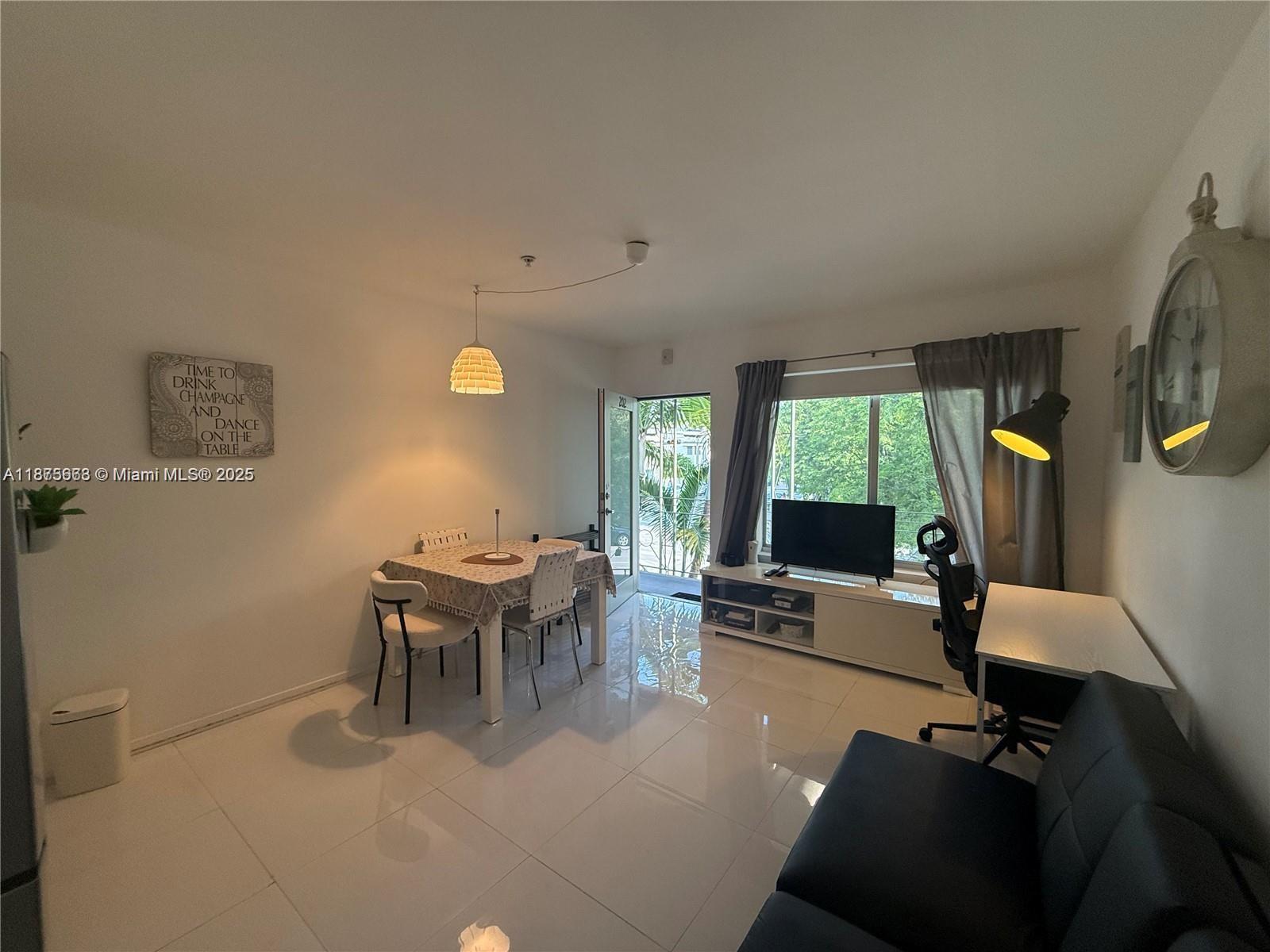 ELISA CONDO - Residential