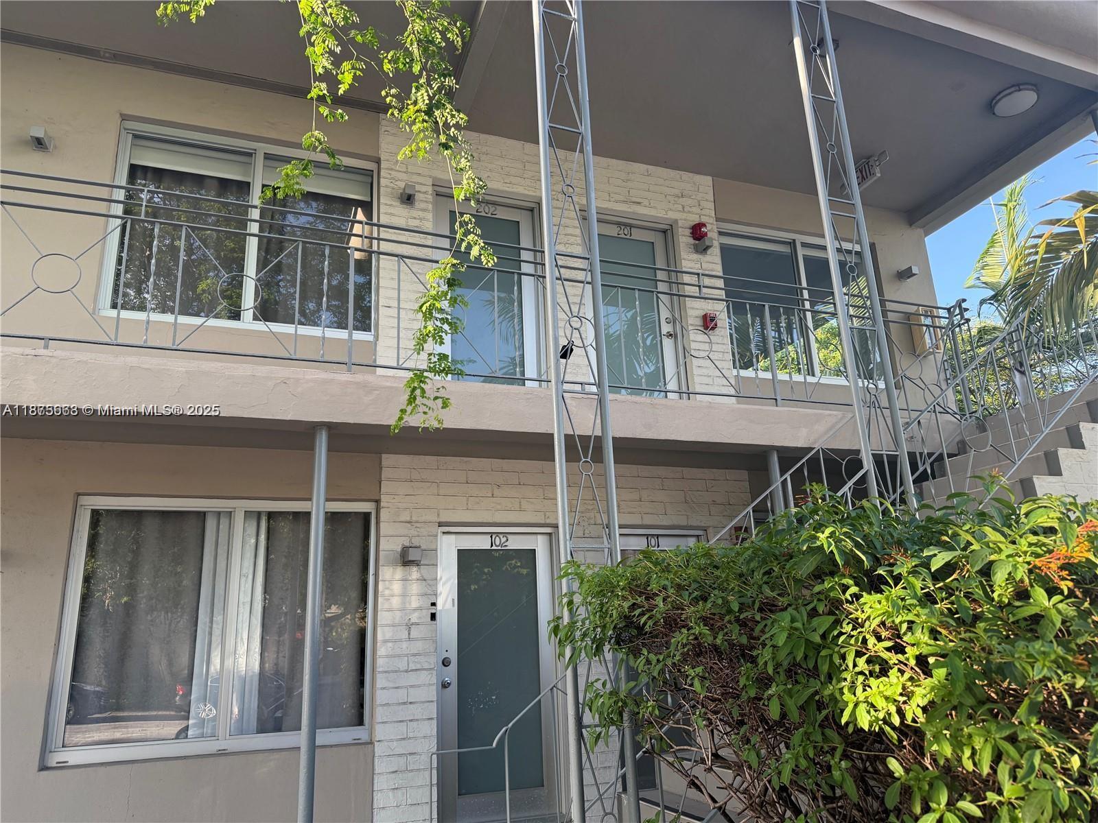 ELISA CONDO - Residential