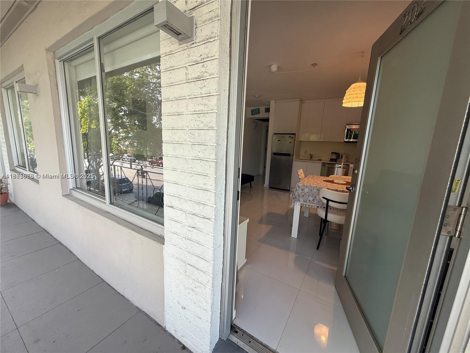 ELISA CONDO - Residential