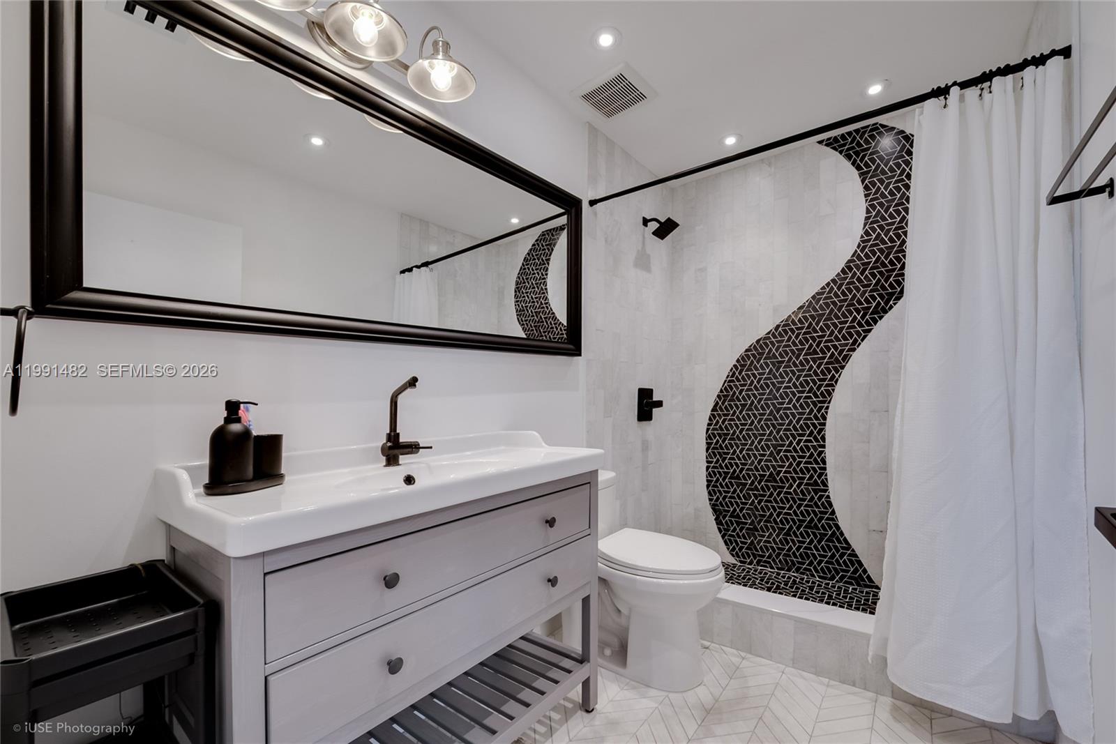 MIRACLE MANOR 3RD ADDN - Residential