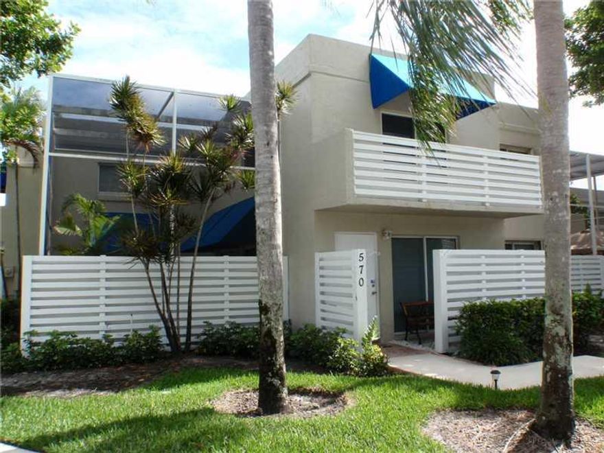 Beautiful 3/2.5 townhouse in the heart of Plantation. Large Master with Open Balcony, Walk-In Closet. Private Fenced Patio Off Living Room.  Two Assigned Parking Spaces in Front of Townhouse. all ages-Pet Friendly-Community pool-.Easy access Highways- Sho pping-Dinning.All good schools. ********A MUST SEE********!!!*******PRICE TO SALE RIGHT AWAY***********