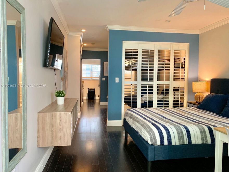 Fully furnished studio condo available for 6+ months in Miami Beach, just an 8-minute walk to the beach and Ocean Drive. This bright and stylish unit features an open layout, comfortable dining/sleeping area, and a fully equipped kitchen with stainless steel appliances: refrigerator, e-range, microwave and dishwasher. Enjoy the convenience of an in-unit washer and dryer, full bathroom, and air conditioning. Located close to cafés, shops, restaurants, and public transport. Perfect for students, professional or anyone seeking a temporary turnkey coastal retreat. Utilities (electricity, water, gas) and Internet included. Easy to show.