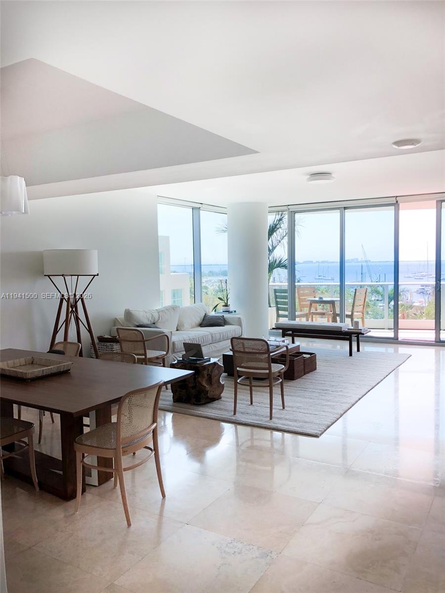 GROVENOR HOUSE CONDO - Residential Lease