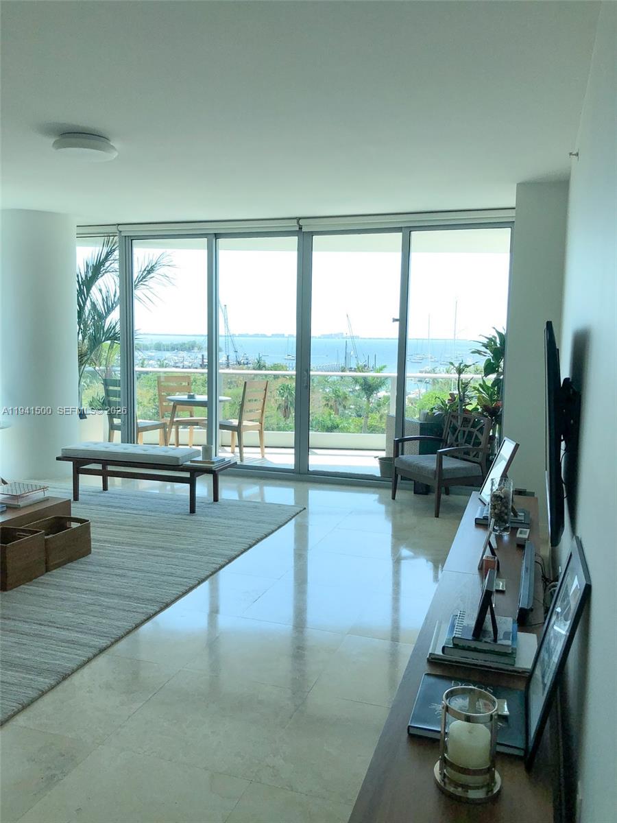 GROVENOR HOUSE CONDO - Residential Lease