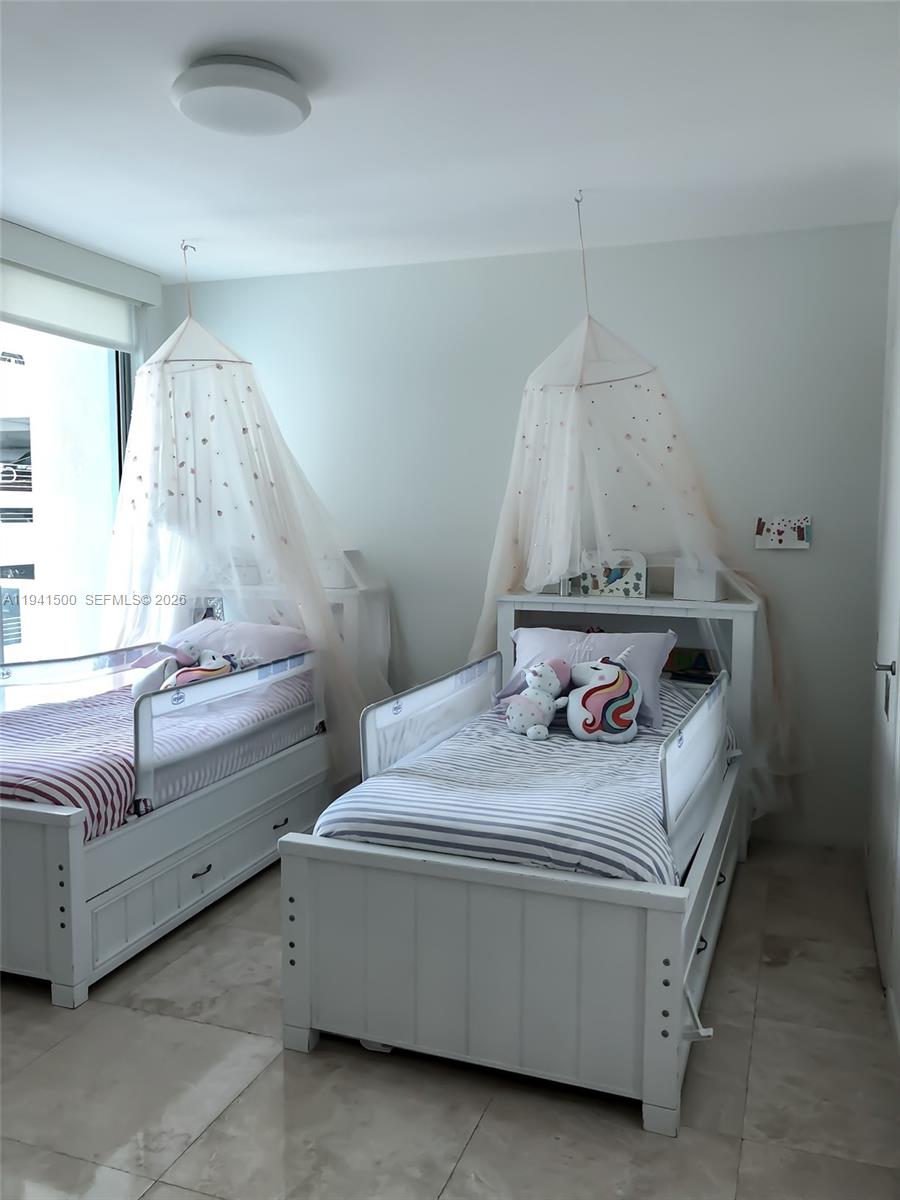 GROVENOR HOUSE CONDO - Residential Lease