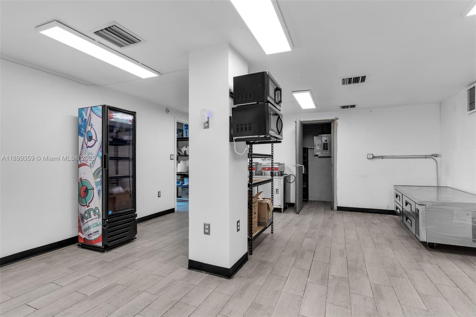 LIM. USE CONVENIENCE STORE - Residential Lease