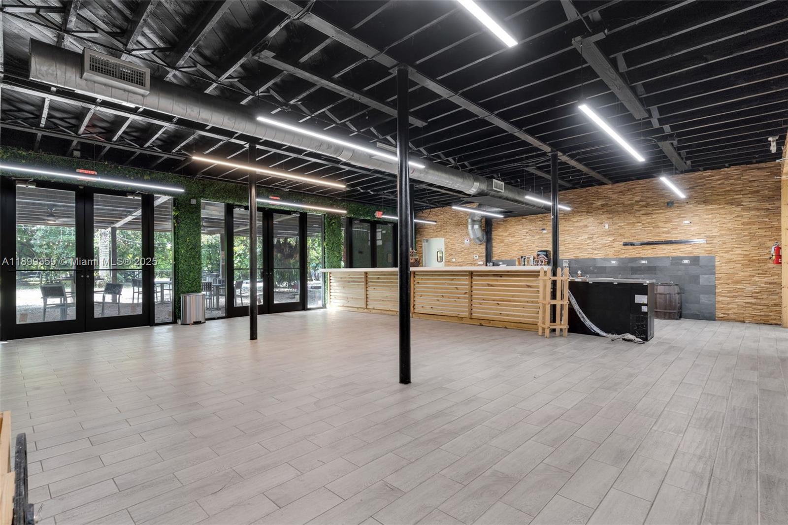 LIM. USE CONVENIENCE STORE - Residential Lease