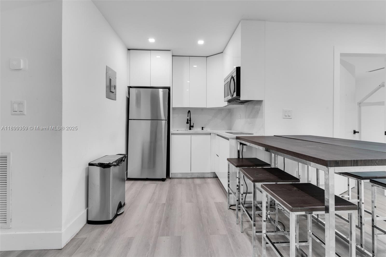 LIM. USE CONVENIENCE STORE - Residential Lease