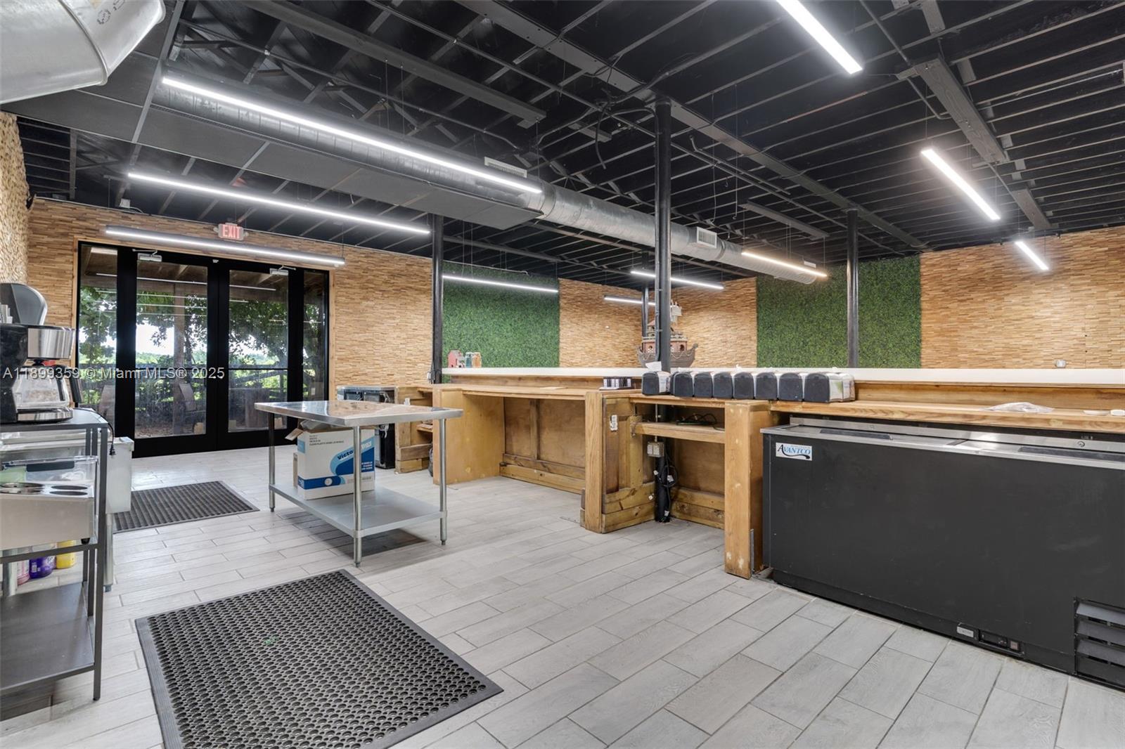 LIM. USE CONVENIENCE STORE - Residential Lease