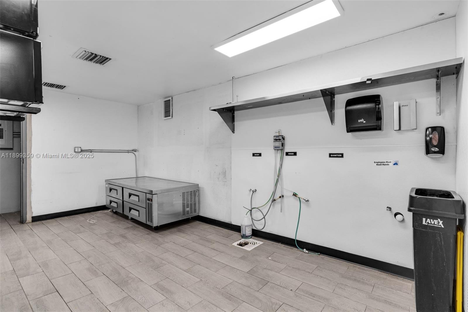 LIM. USE CONVENIENCE STORE - Residential Lease