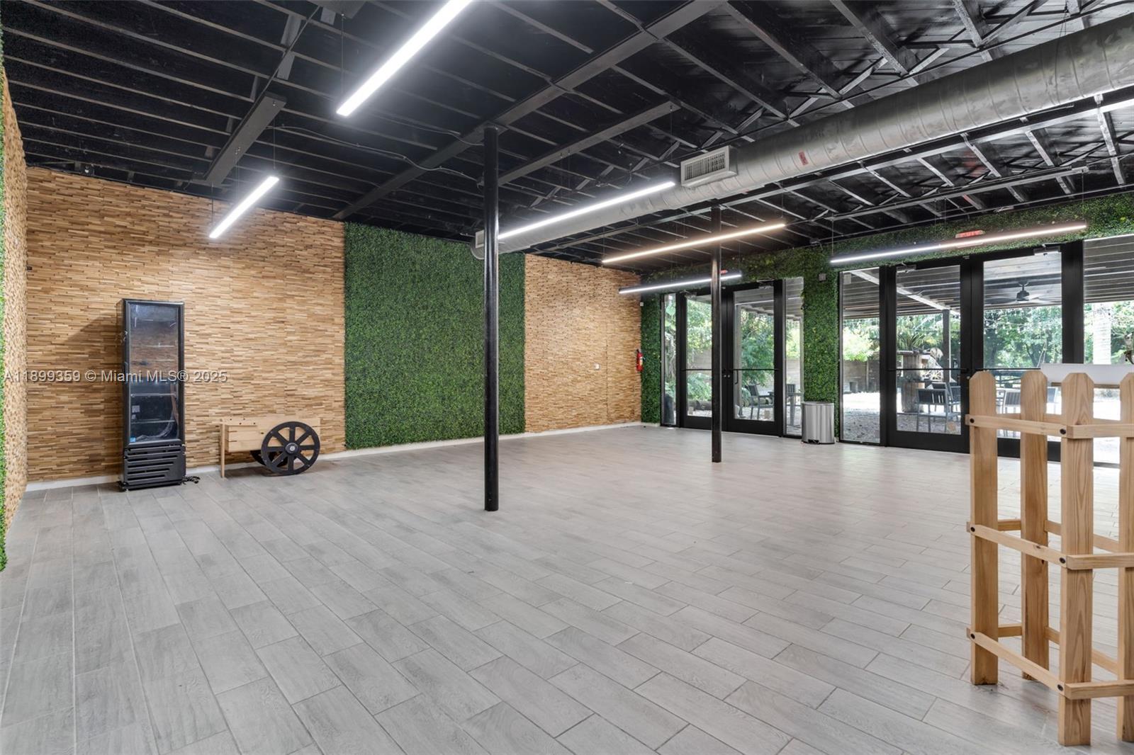 LIM. USE CONVENIENCE STORE - Residential Lease