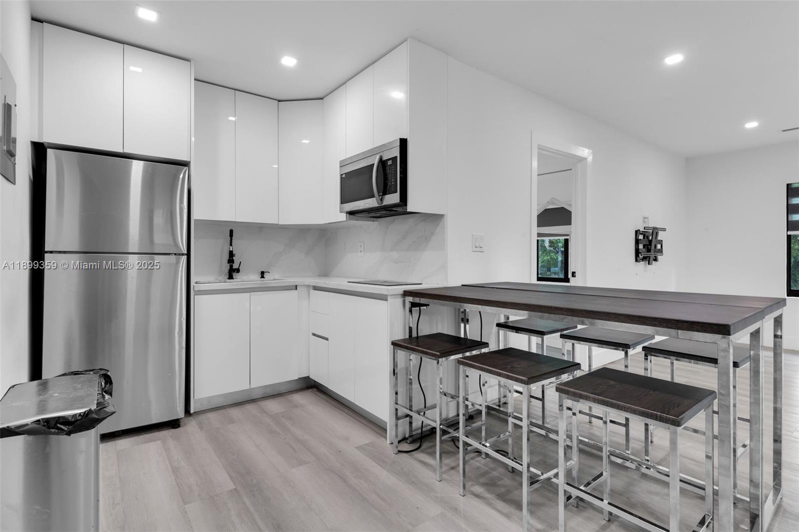 LIM. USE CONVENIENCE STORE - Residential Lease