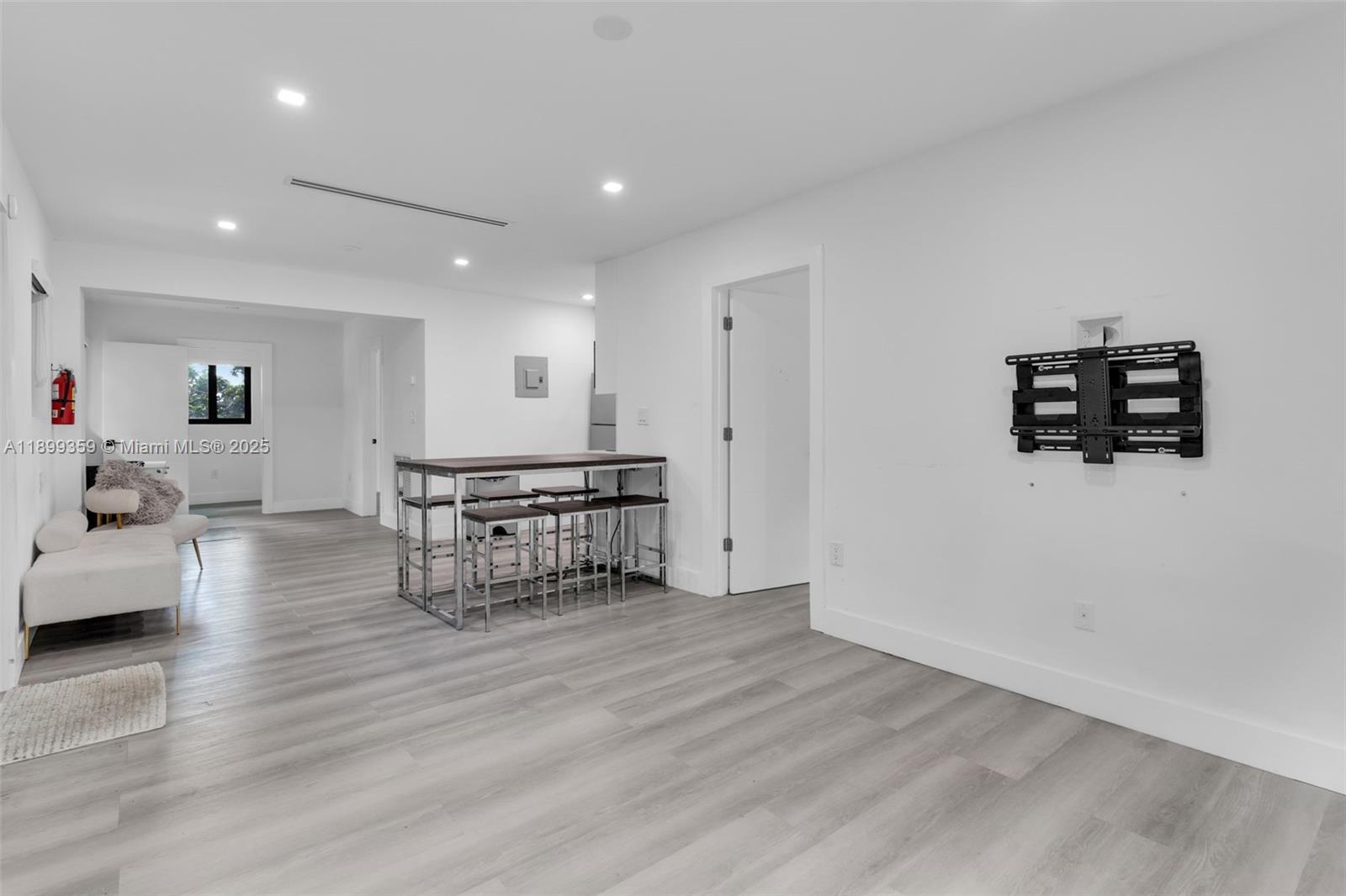 LIM. USE CONVENIENCE STORE - Residential Lease