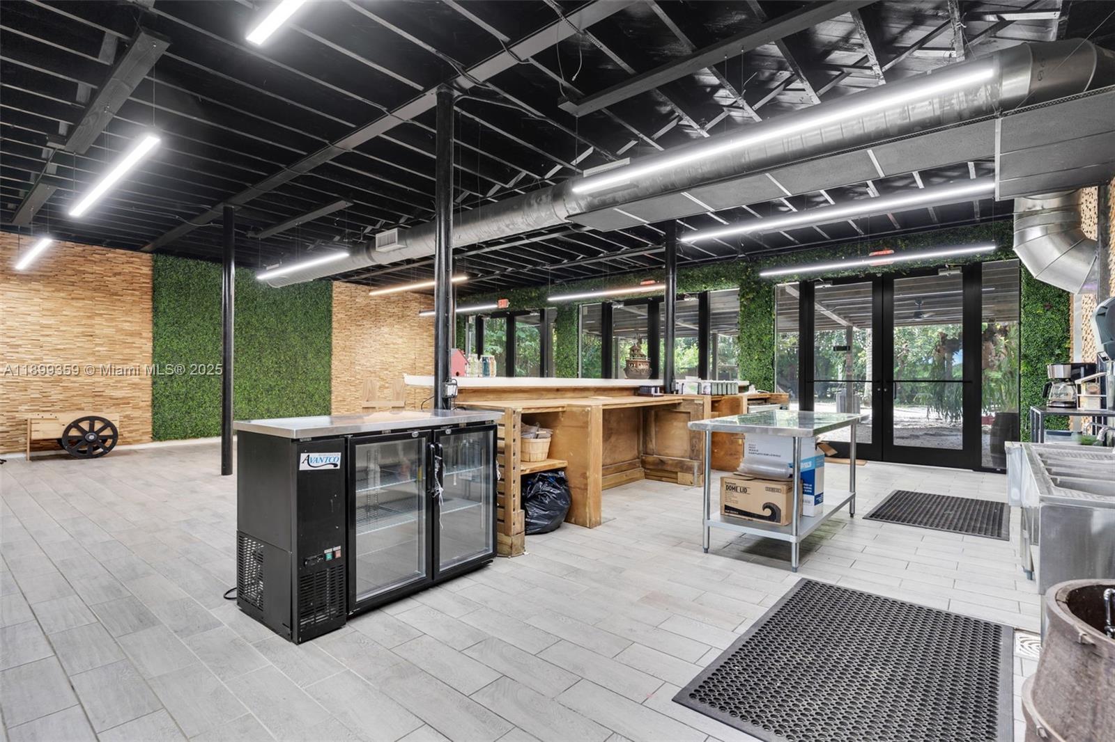 LIM. USE CONVENIENCE STORE - Residential Lease