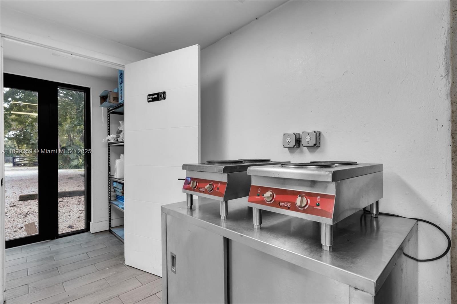 LIM. USE CONVENIENCE STORE - Residential Lease