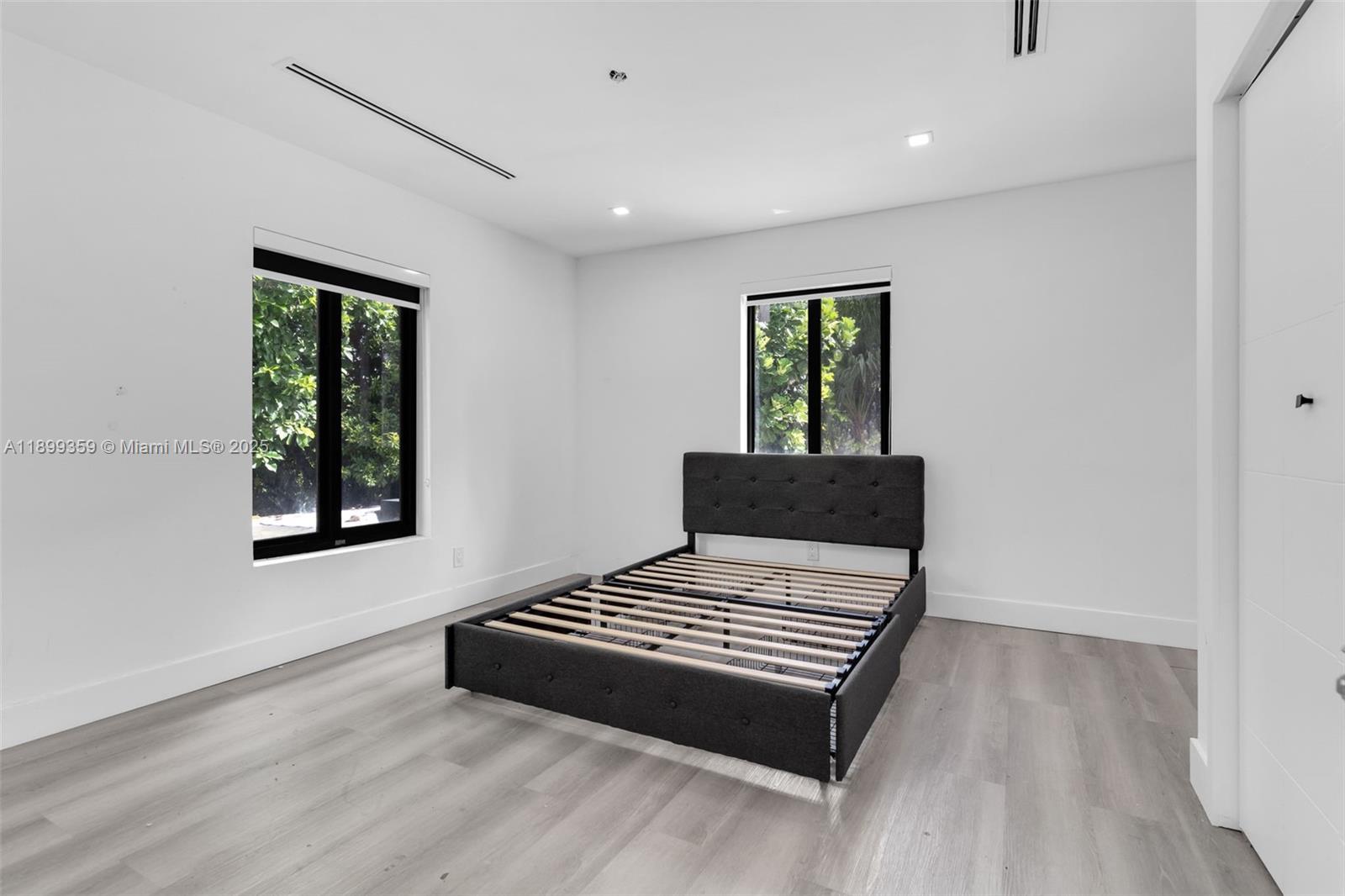 LIM. USE CONVENIENCE STORE - Residential Lease