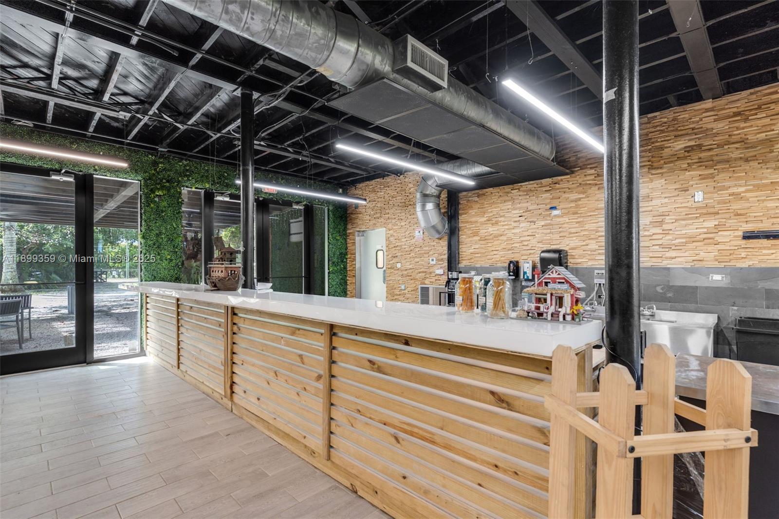 LIM. USE CONVENIENCE STORE - Residential Lease