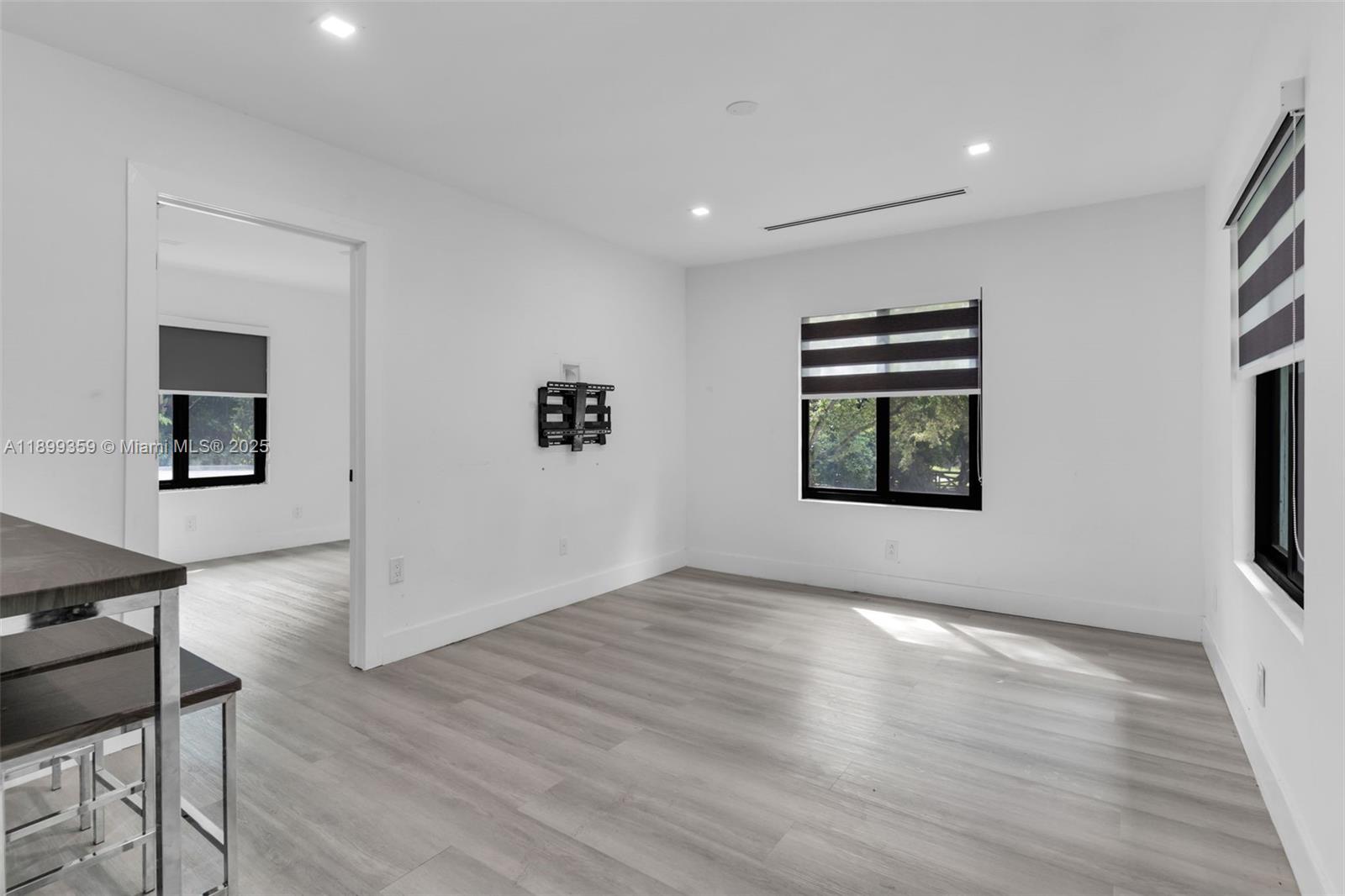 LIM. USE CONVENIENCE STORE - Residential Lease