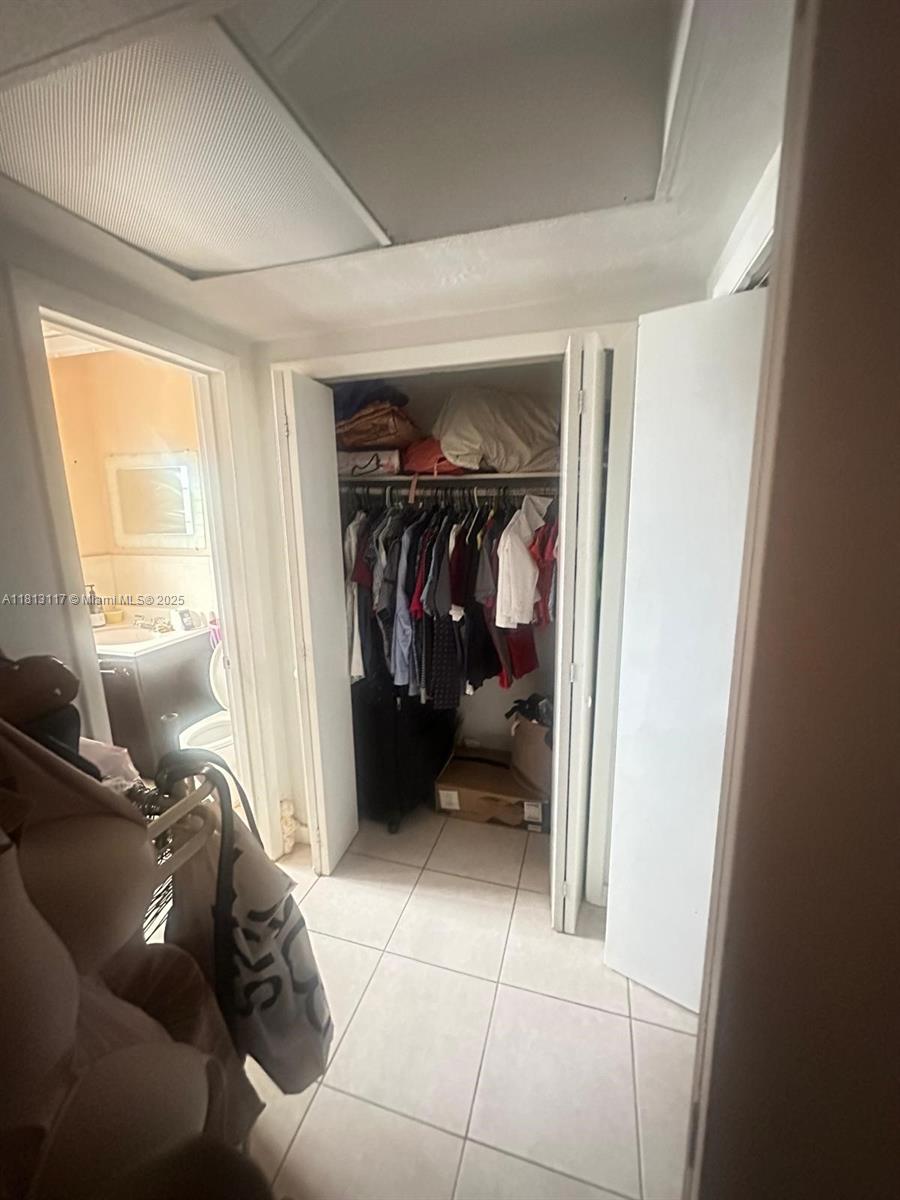 THE WHITE HOUSE CONDO - Residential