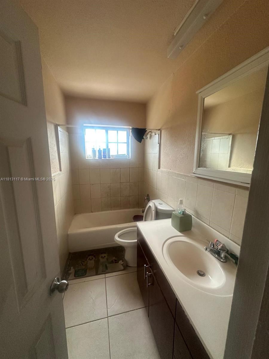 THE WHITE HOUSE CONDO - Residential