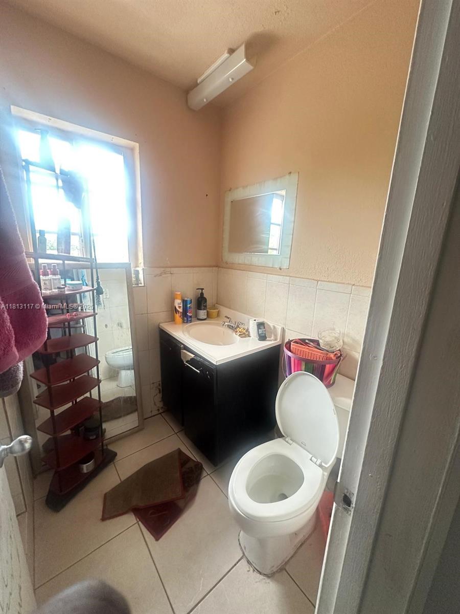 THE WHITE HOUSE CONDO - Residential