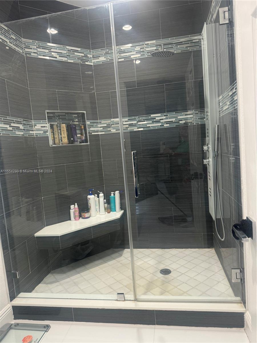 DORAL ISLES NORTH SEC THR - Residential Lease