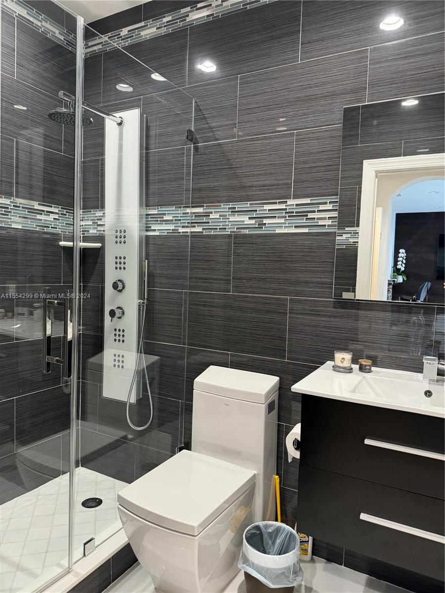 DORAL ISLES NORTH SEC THR - Residential Lease