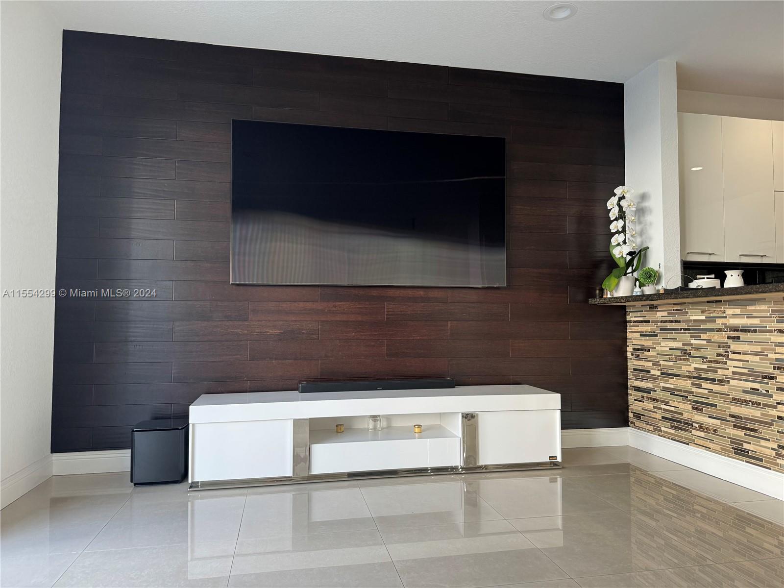 DORAL ISLES NORTH SEC THR - Residential Lease