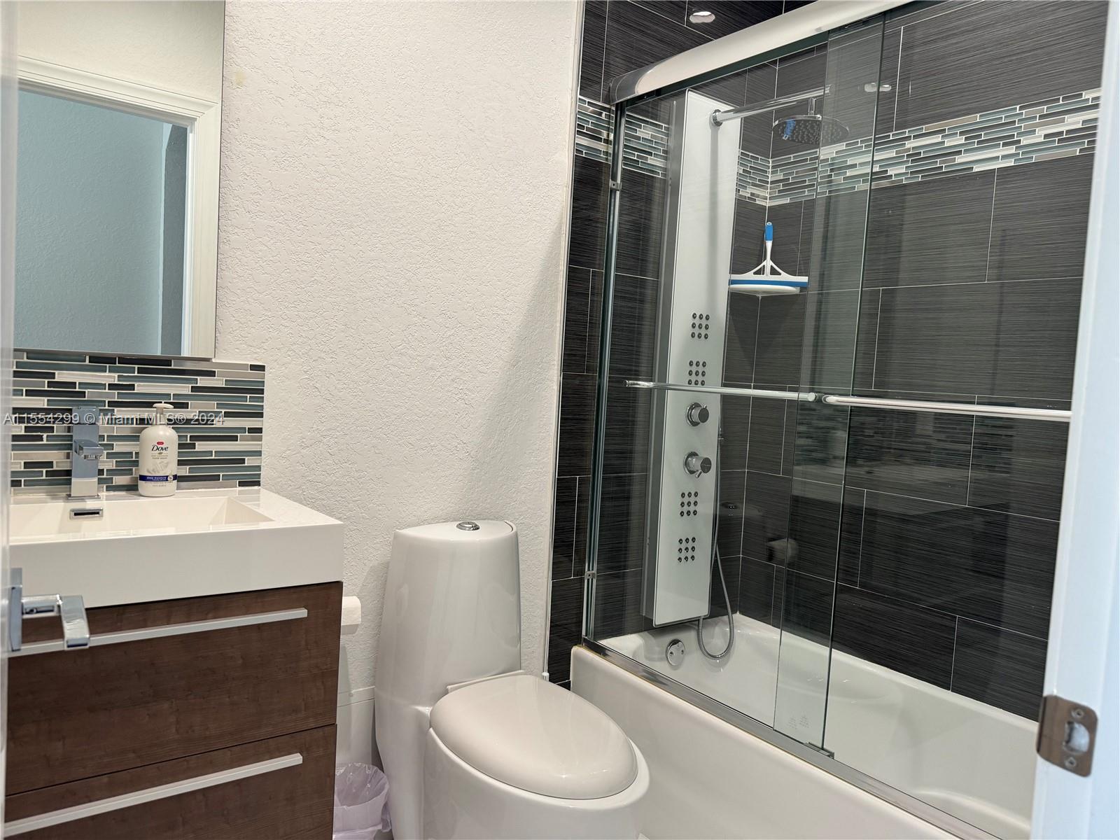 DORAL ISLES NORTH SEC THR - Residential Lease